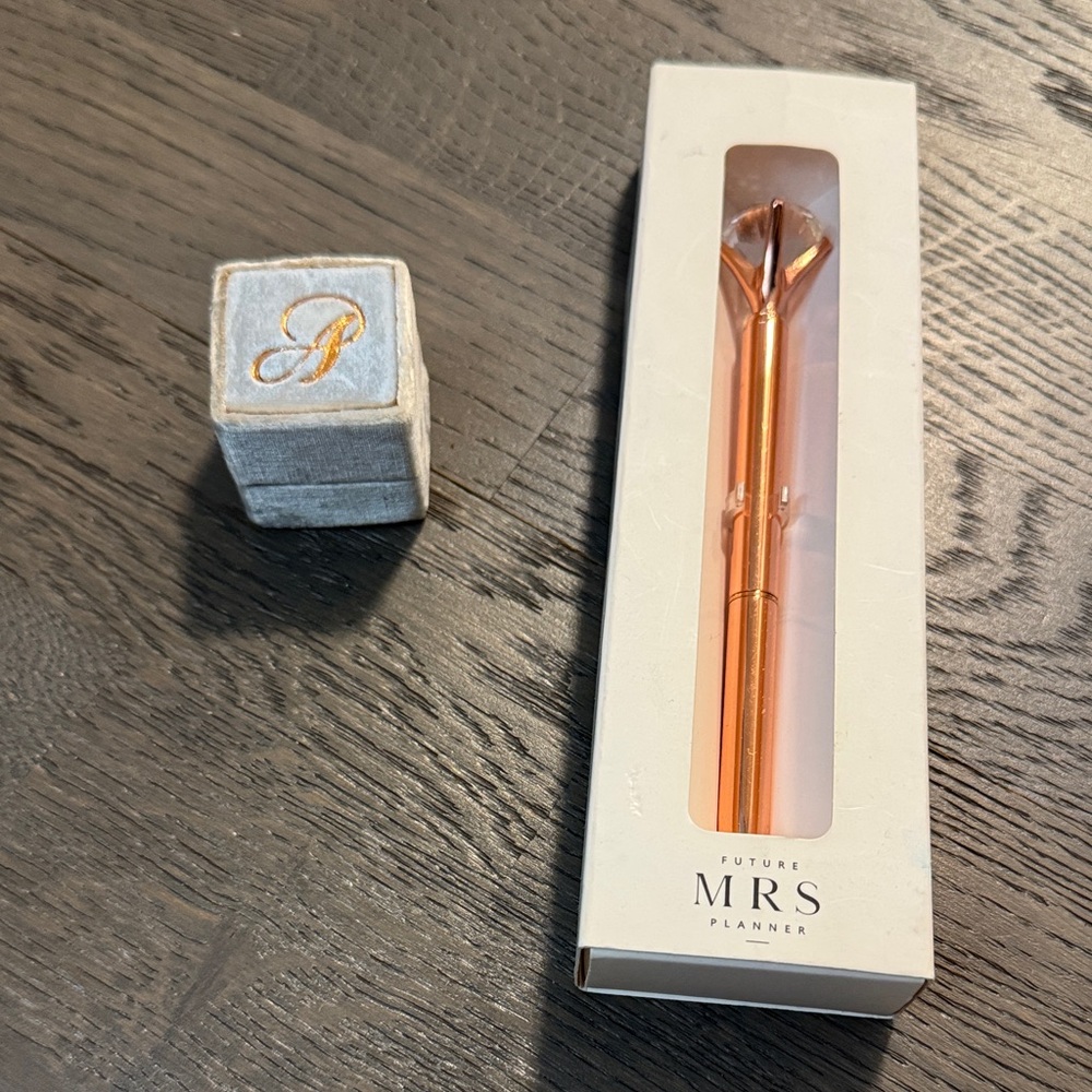 The Mrs. Ring box - “Roosevelt” grey with Rose Gold script and MRS planner pen
